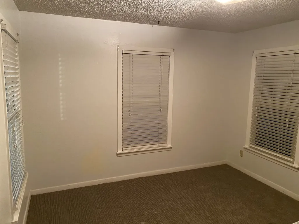 623 Club Oak Drive River Oaks TX 76114