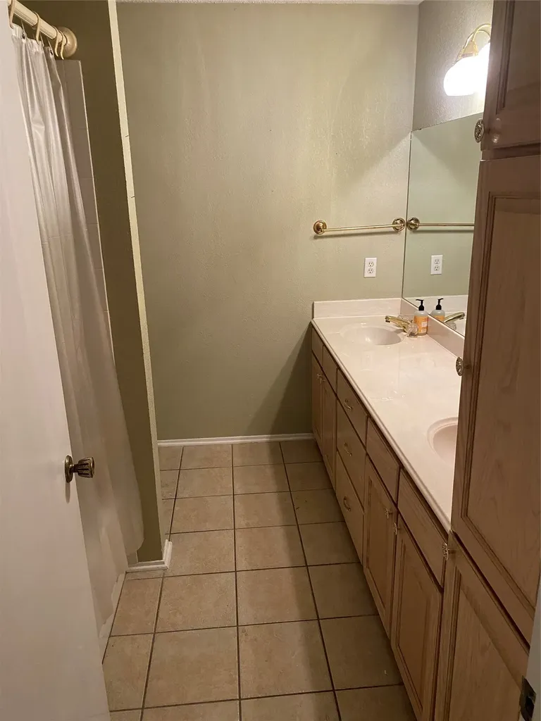 623 Club Oak Drive River Oaks TX 76114