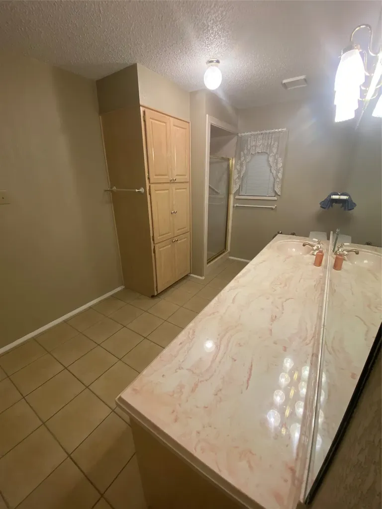 623 Club Oak Drive River Oaks TX 76114