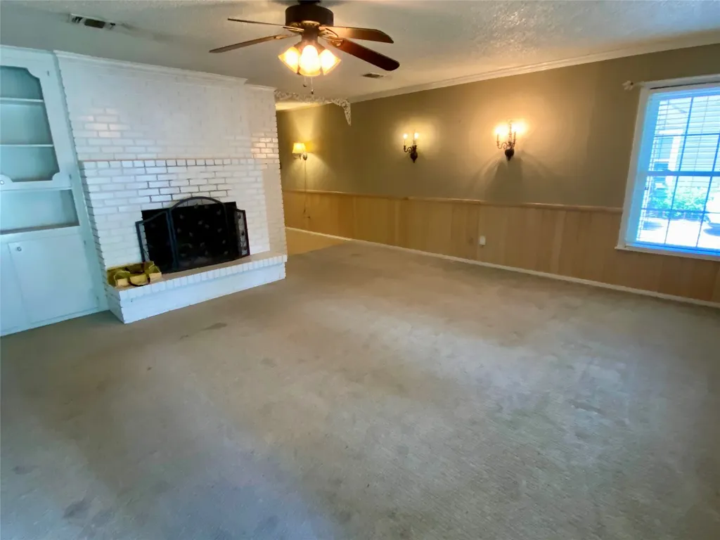 623 Club Oak Drive River Oaks TX 76114