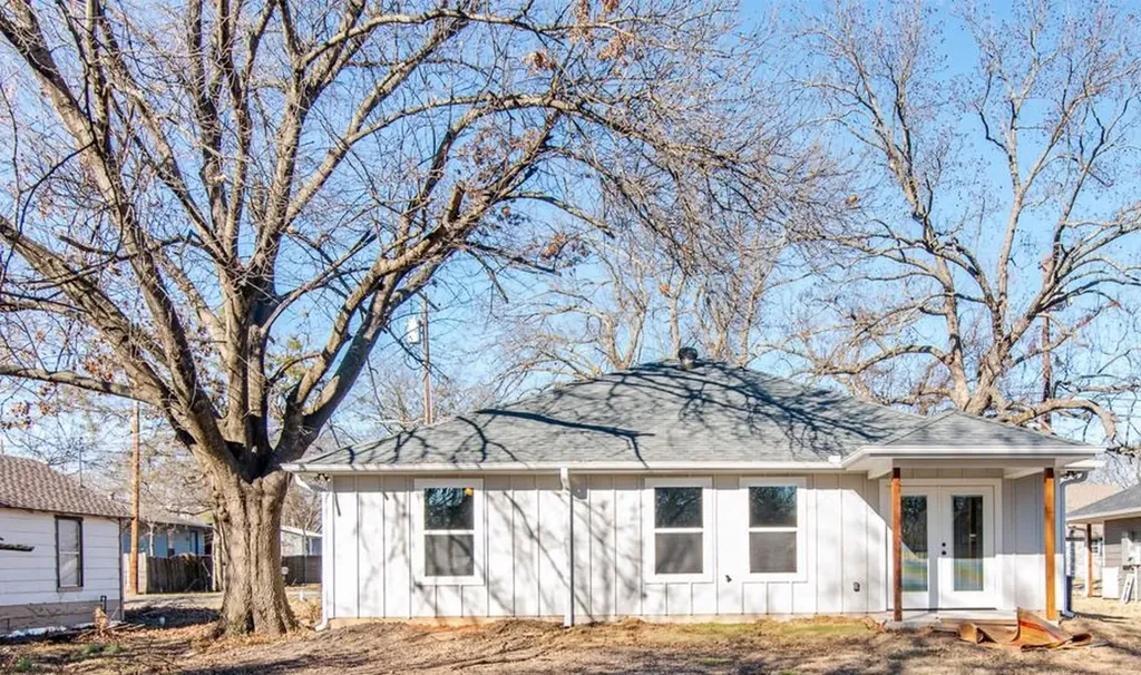 806 E 12th Street Bonham TX 75418