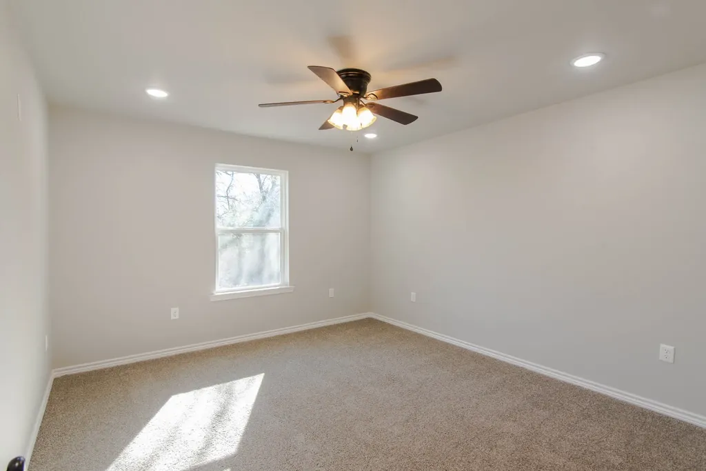 806 E 12th Street Bonham TX 75418