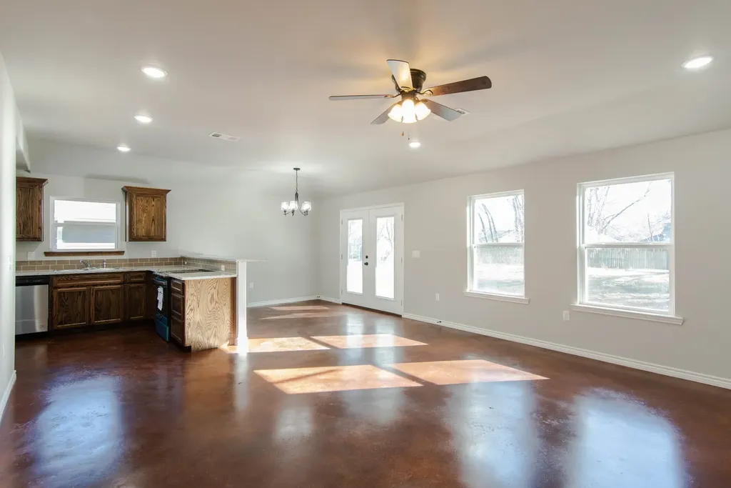 806 E 12th Street Bonham TX 75418
