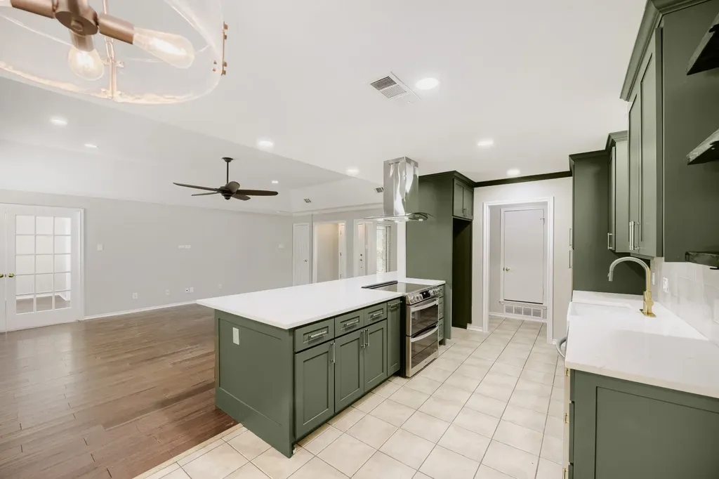 10104 Stoneleigh Drive Benbrook TX 76126