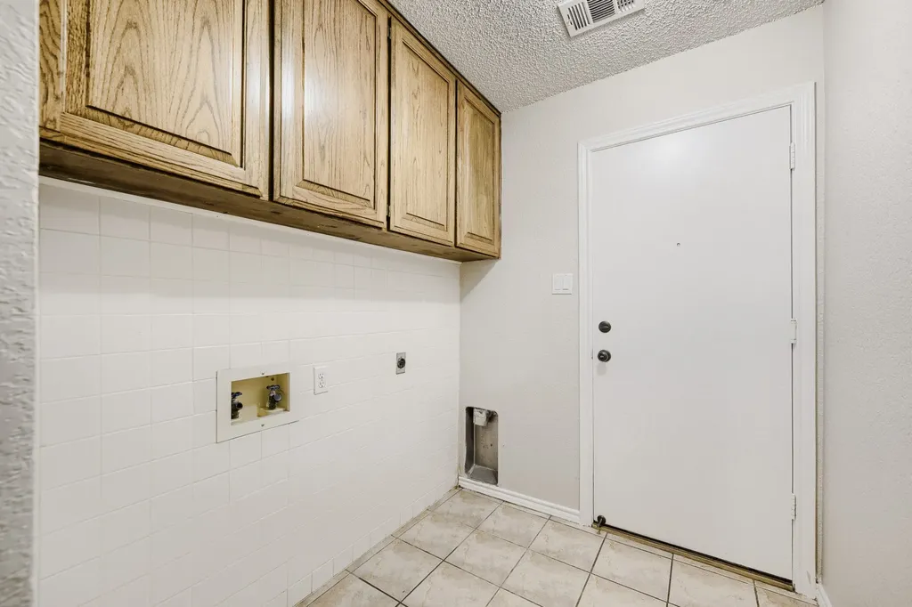 10104 Stoneleigh Drive Benbrook TX 76126