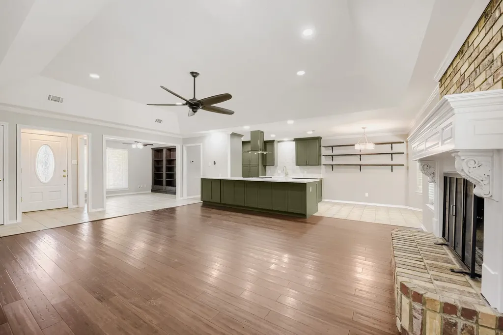 10104 Stoneleigh Drive Benbrook TX 76126