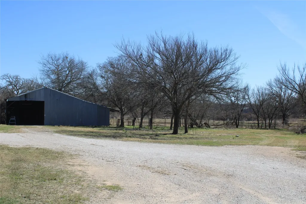 3020 Fm 2210 E Perrin TX 76486