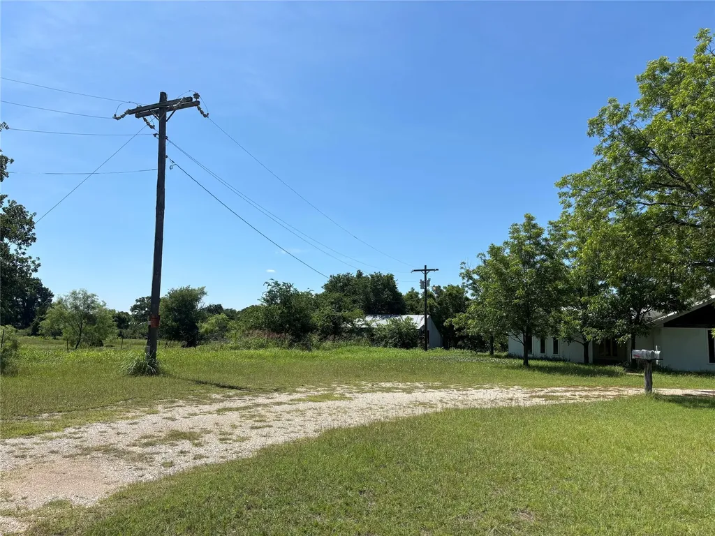 3020 Fm 2210 E Perrin TX 76486