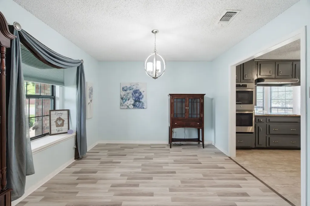 521 W Louella Drive Hurst TX 76054