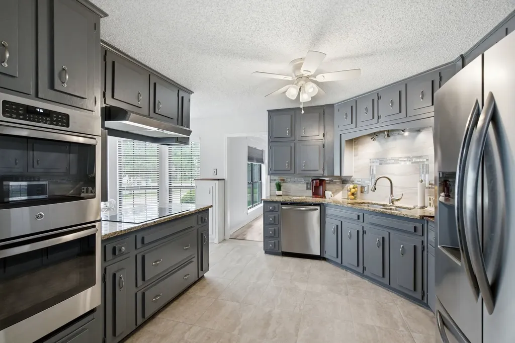 521 W Louella Drive Hurst TX 76054