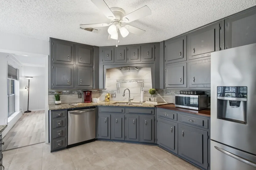 521 W Louella Drive Hurst TX 76054