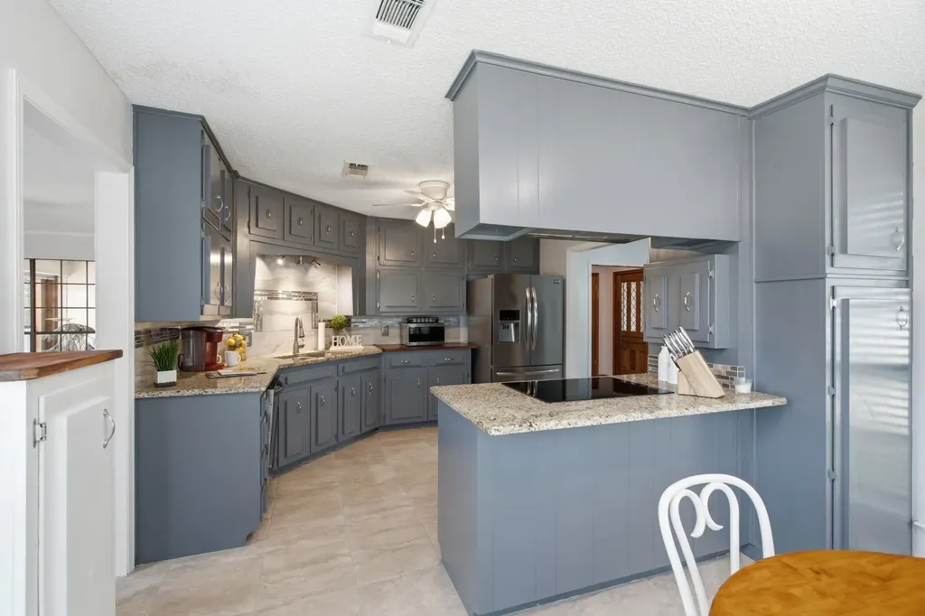 521 W Louella Drive Hurst TX 76054