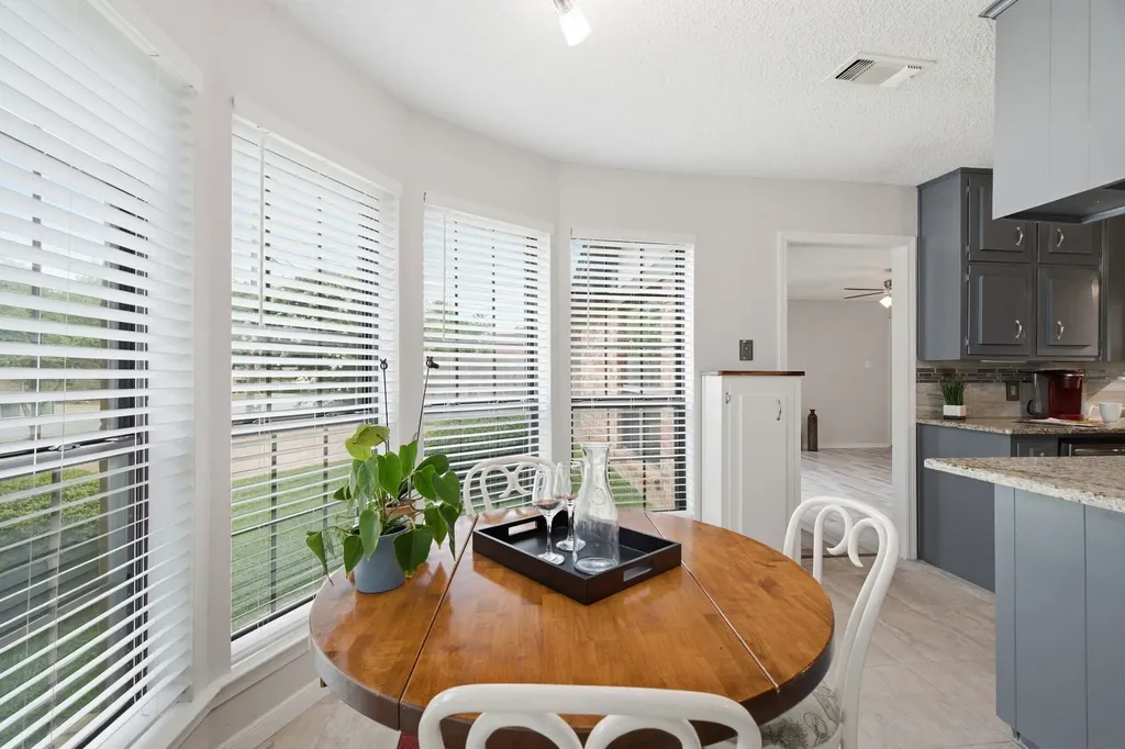 521 W Louella Drive Hurst TX 76054