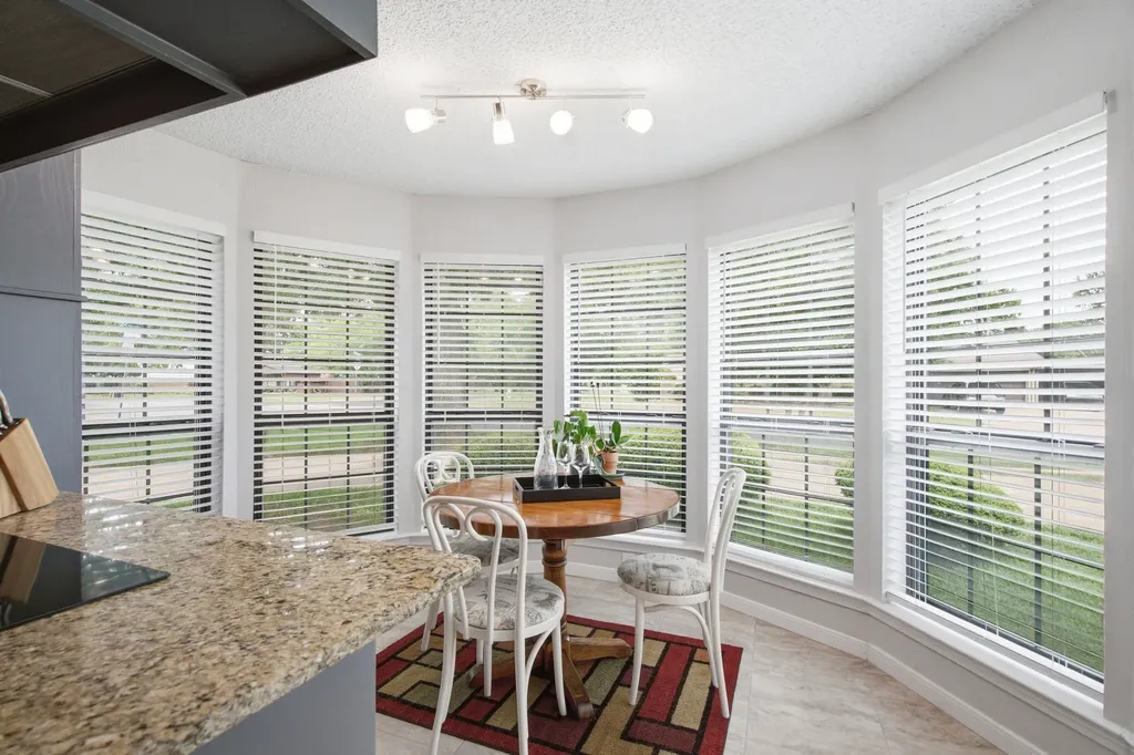 521 W Louella Drive Hurst TX 76054