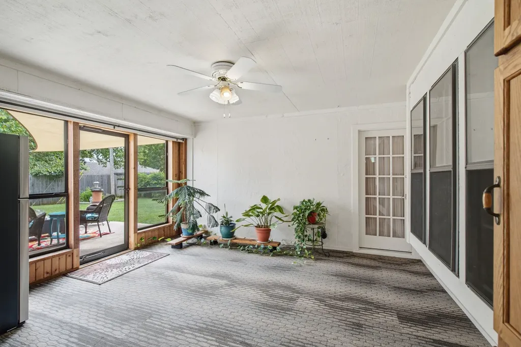 521 W Louella Drive Hurst TX 76054