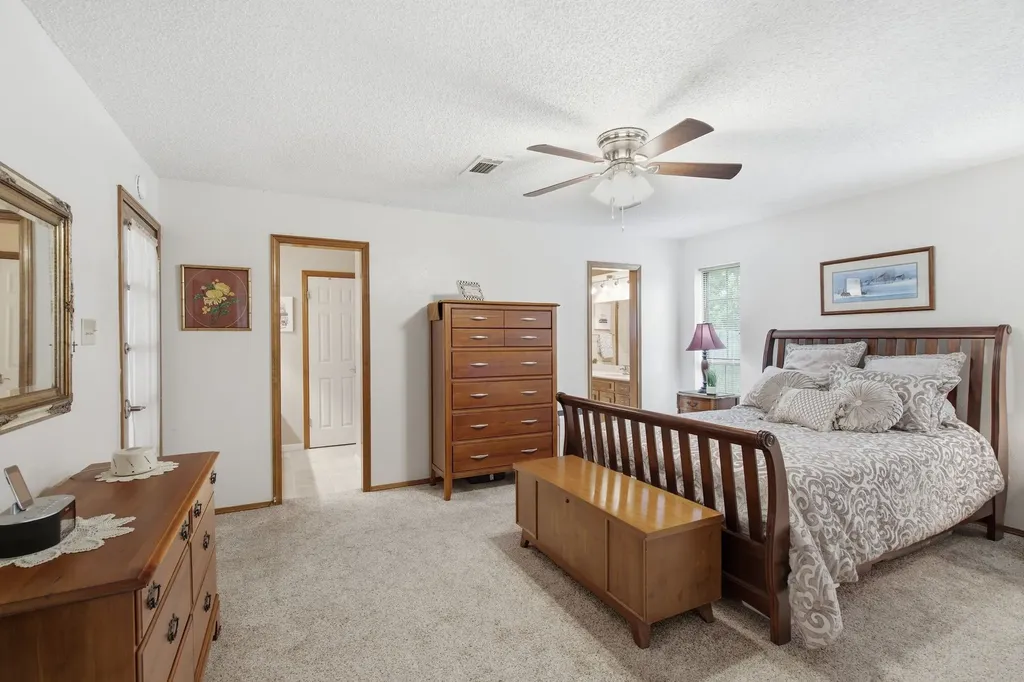 521 W Louella Drive Hurst TX 76054