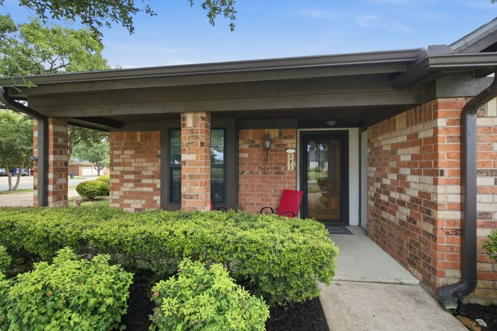 521 W Louella Drive Hurst TX 76054