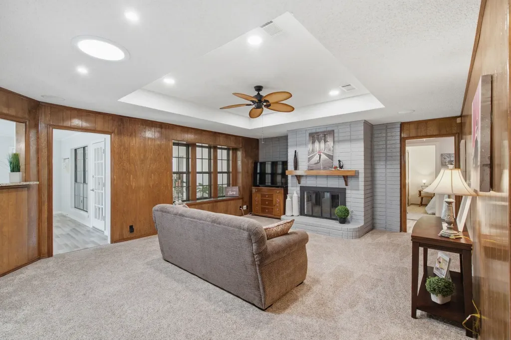521 W Louella Drive Hurst TX 76054
