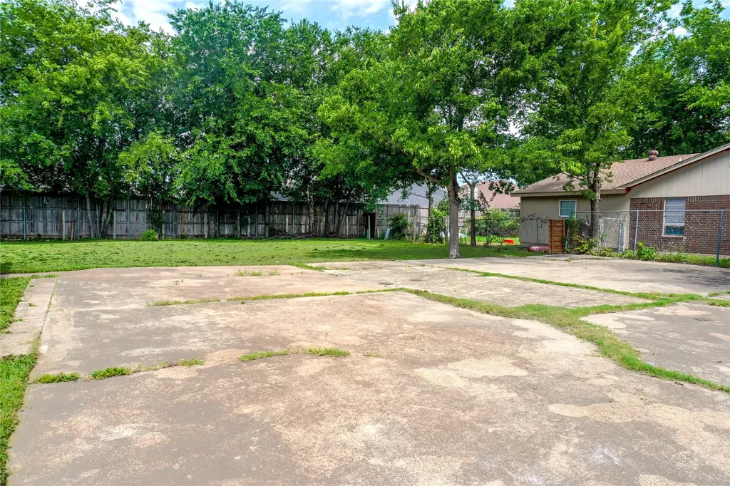 220 Coury Road Everman TX 76140