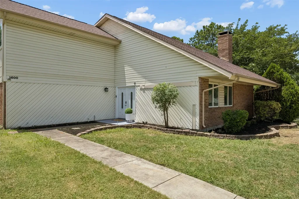 1600 Hartford Drive Carrollton TX 75007