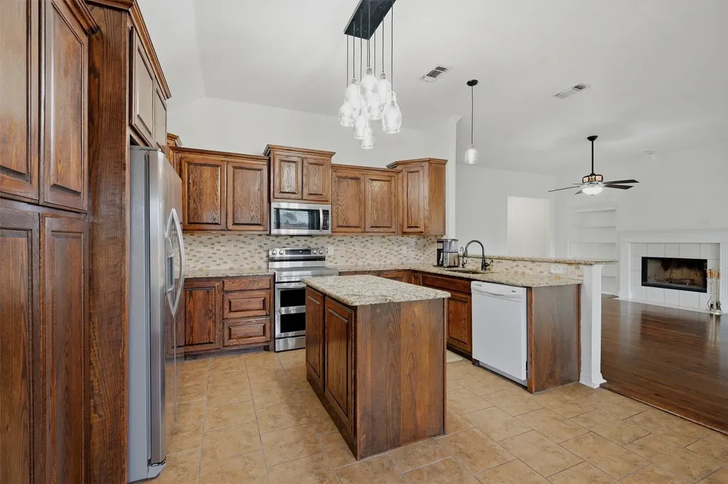 806 Birch Circle Van Alstyne TX 75495