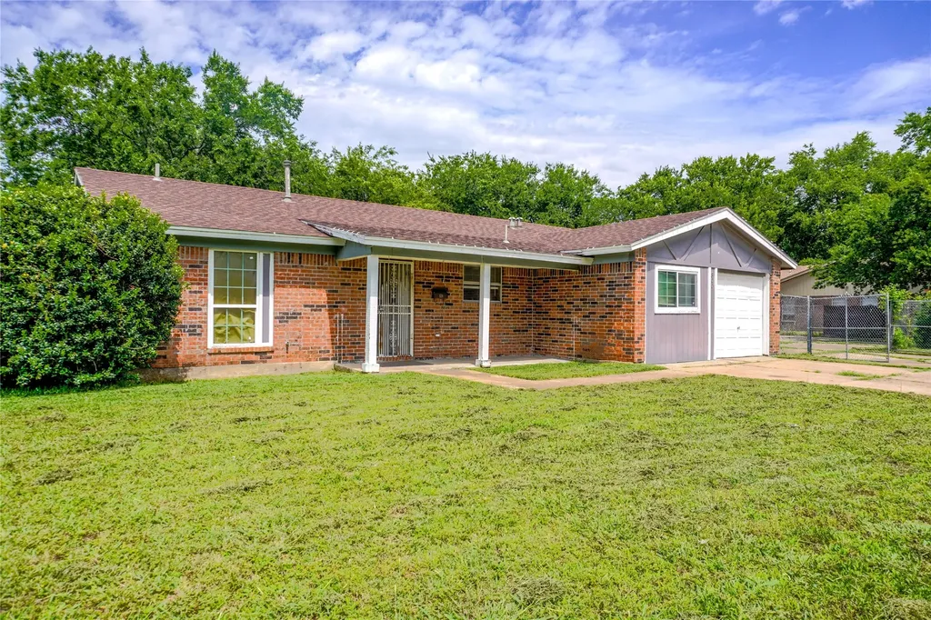 300 Coury Road Everman TX 76140