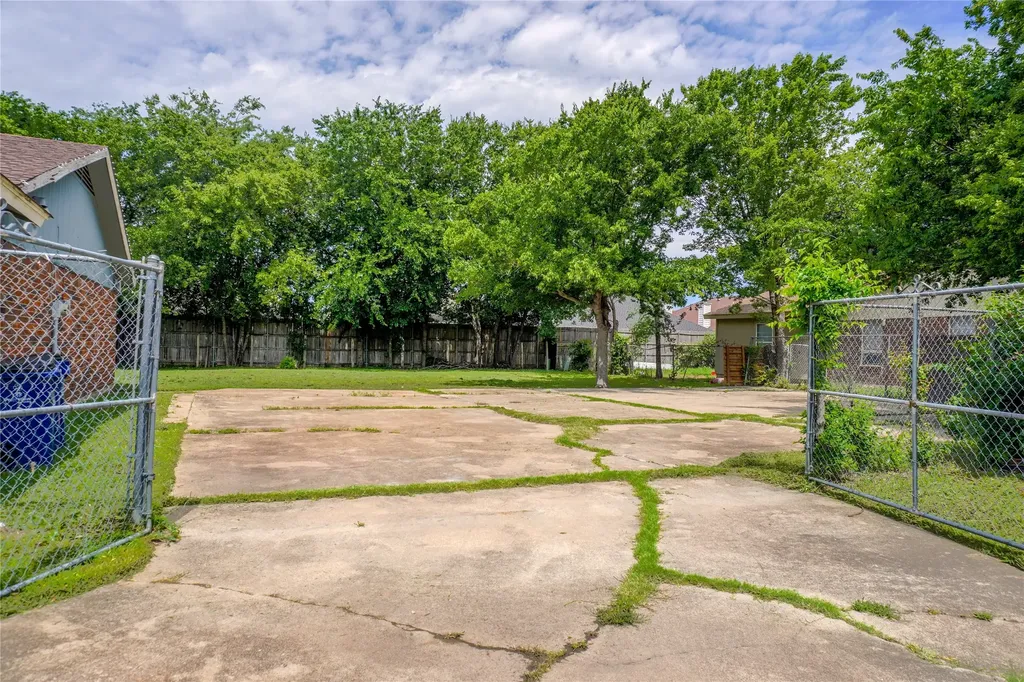 300 Coury Road Everman TX 76140