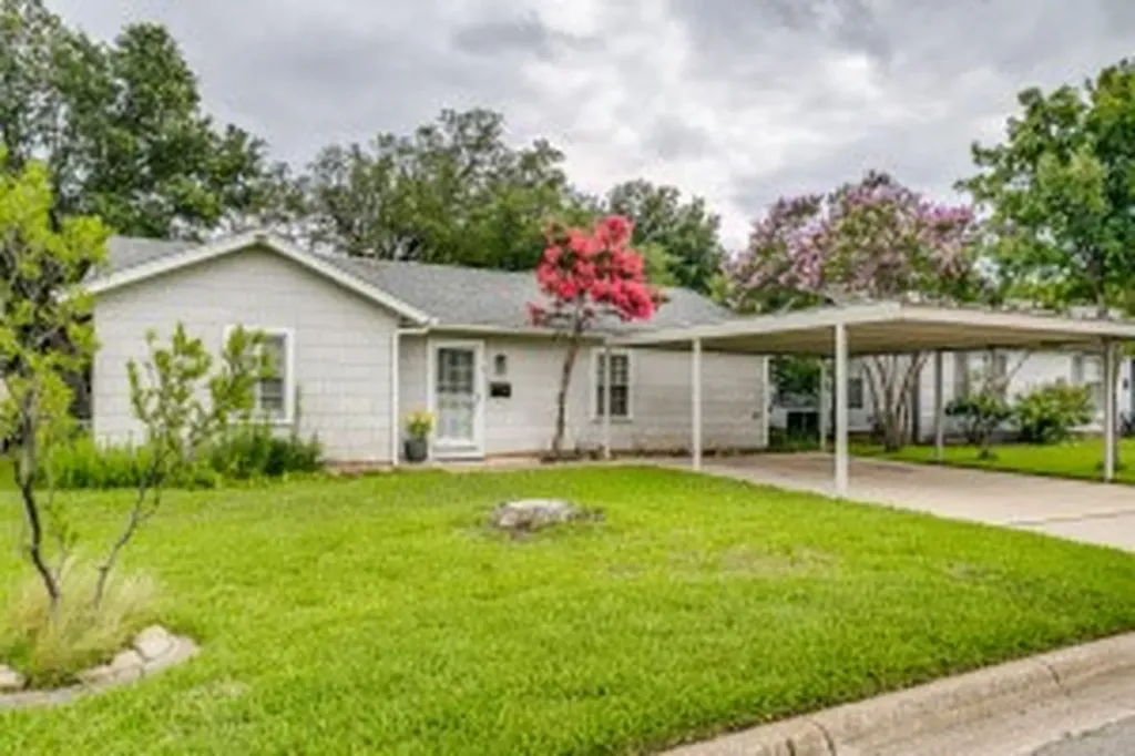 1748 Fagan Drive Blue Mound TX 76131