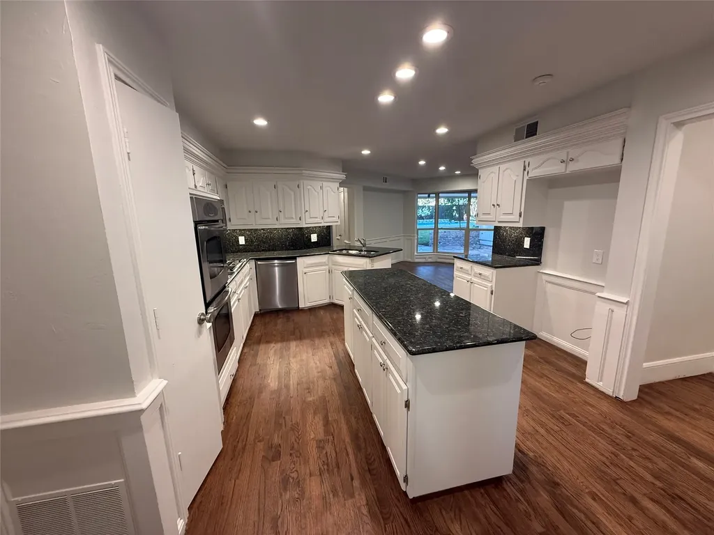 6911 Gateridge Drive Dallas TX 75254