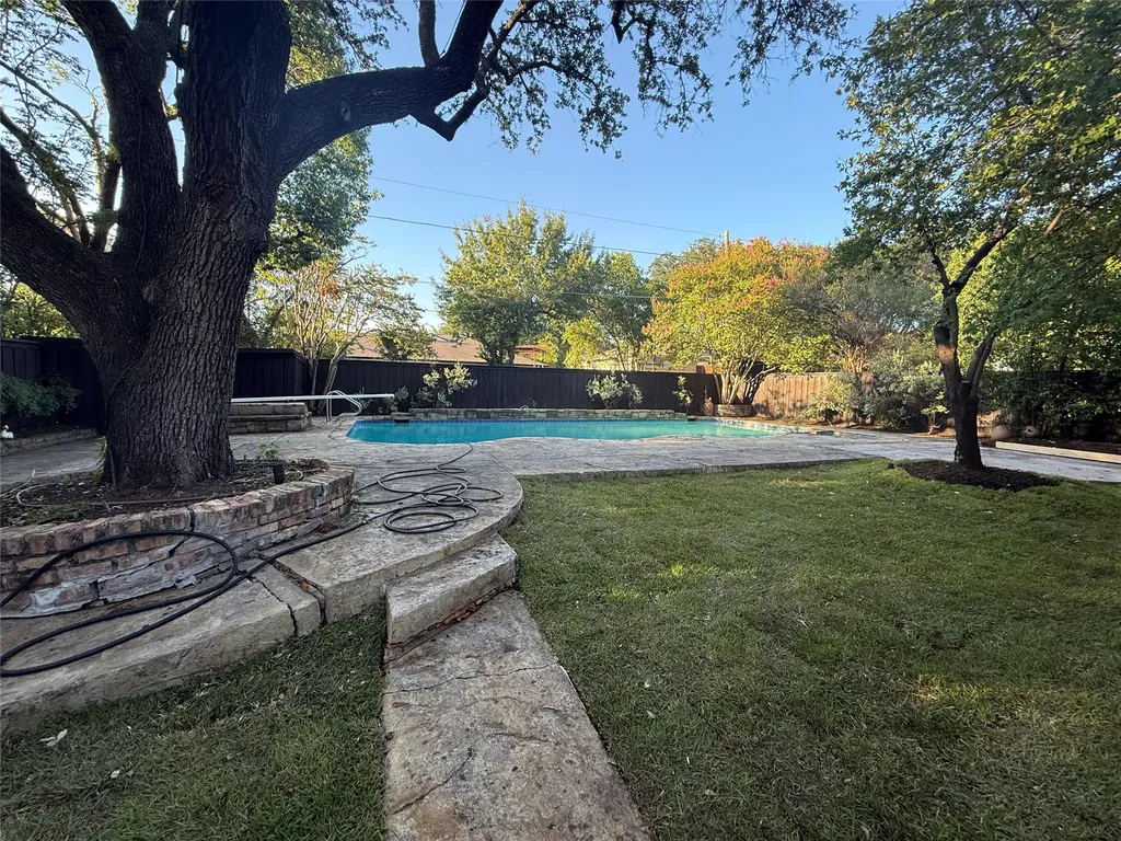 6911 Gateridge Drive Dallas TX 75254