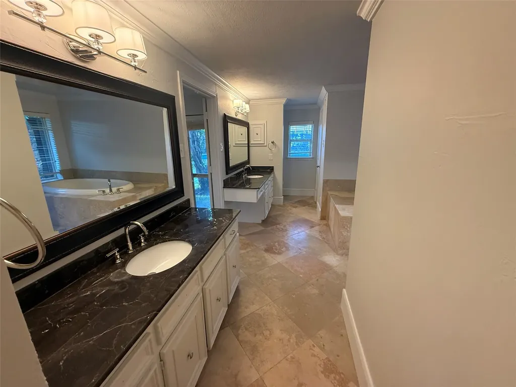 6911 Gateridge Drive Dallas TX 75254
