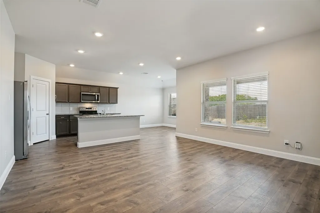 2910 Rowland Drive Seagoville TX 75159