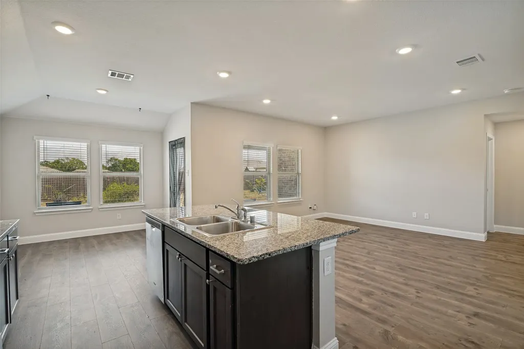 2910 Rowland Drive Seagoville TX 75159
