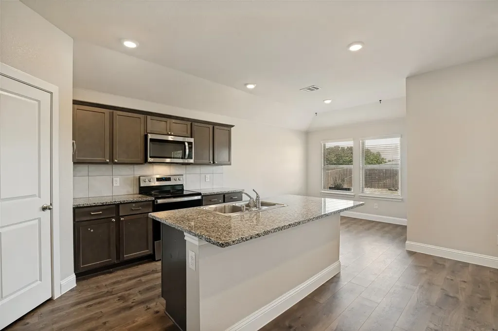 2910 Rowland Drive Seagoville TX 75159