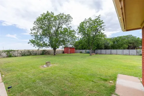 405 S Breustedt Street Weinert TX 76388
