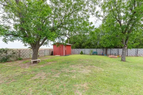 405 S Breustedt Street Weinert TX 76388