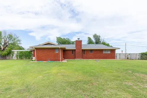 405 S Breustedt Street Weinert TX 76388