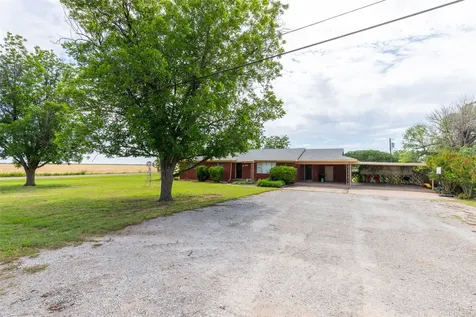 405 S Breustedt Street Weinert TX 76388
