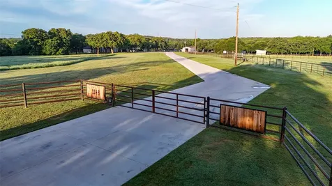 1148 County Road 1591 Alvord TX 76225