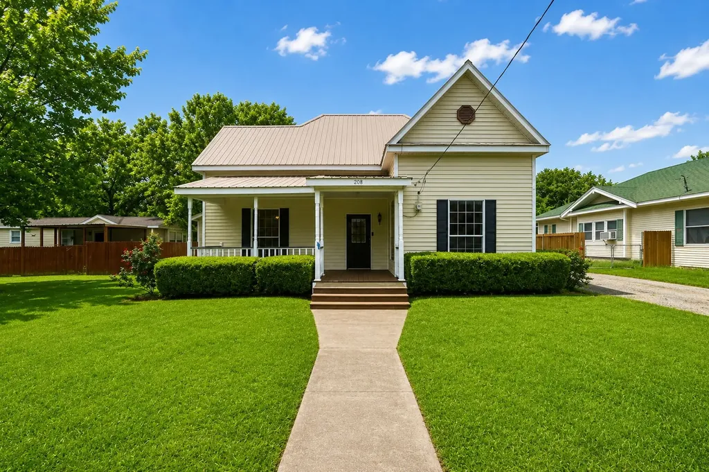 208 Frisco Street Cumby TX 75433
