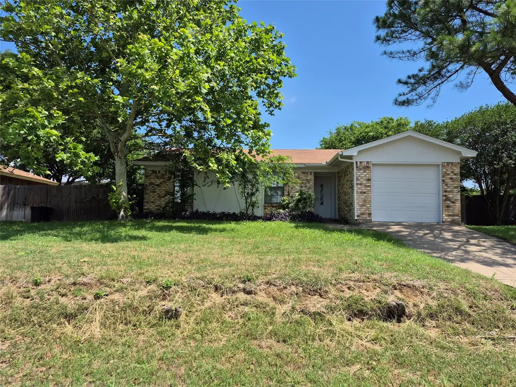 825 Springhill Drive Burleson TX 76028