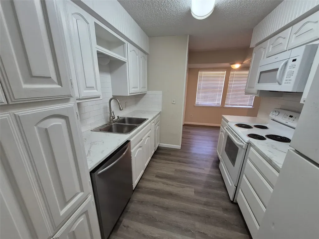 825 Springhill Drive Burleson TX 76028