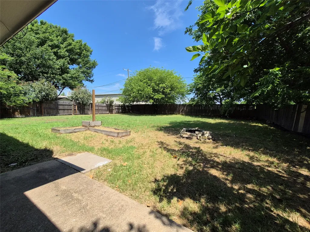 825 Springhill Drive Burleson TX 76028