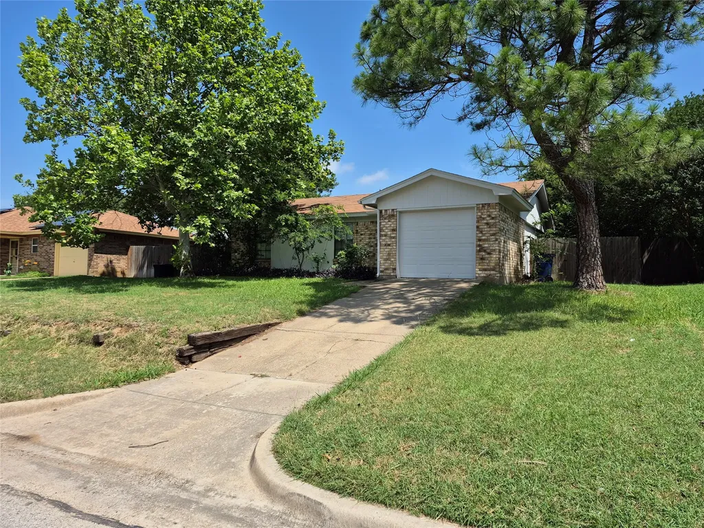 825 Springhill Drive Burleson TX 76028