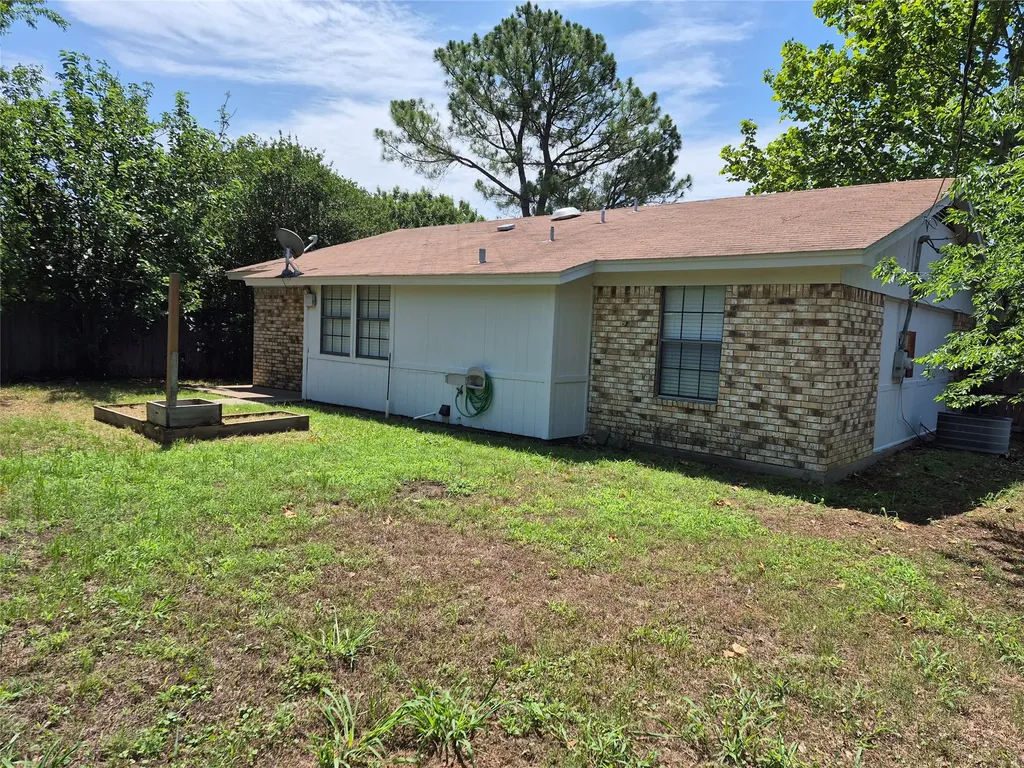 825 Springhill Drive Burleson TX 76028