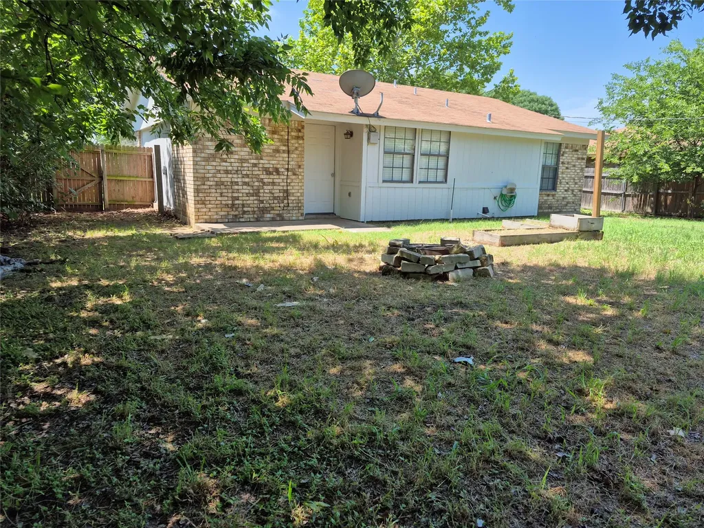 825 Springhill Drive Burleson TX 76028