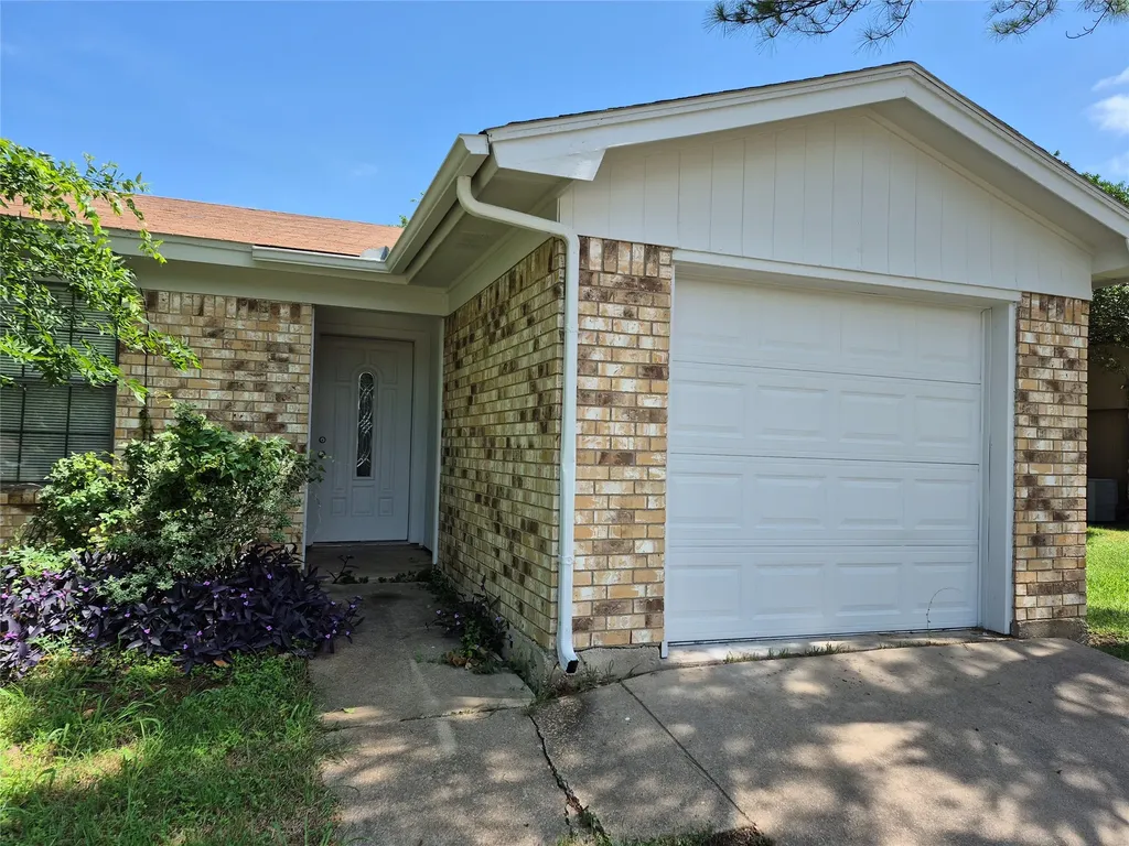 825 Springhill Drive Burleson TX 76028