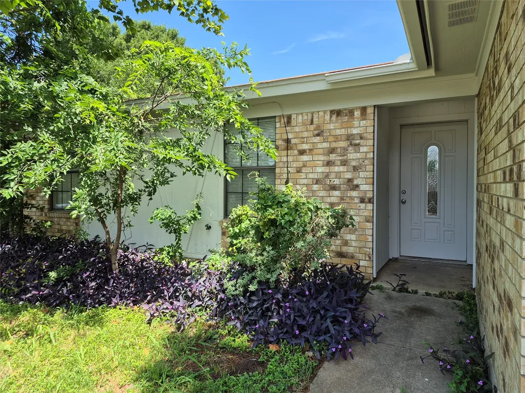 825 Springhill Drive Burleson TX 76028