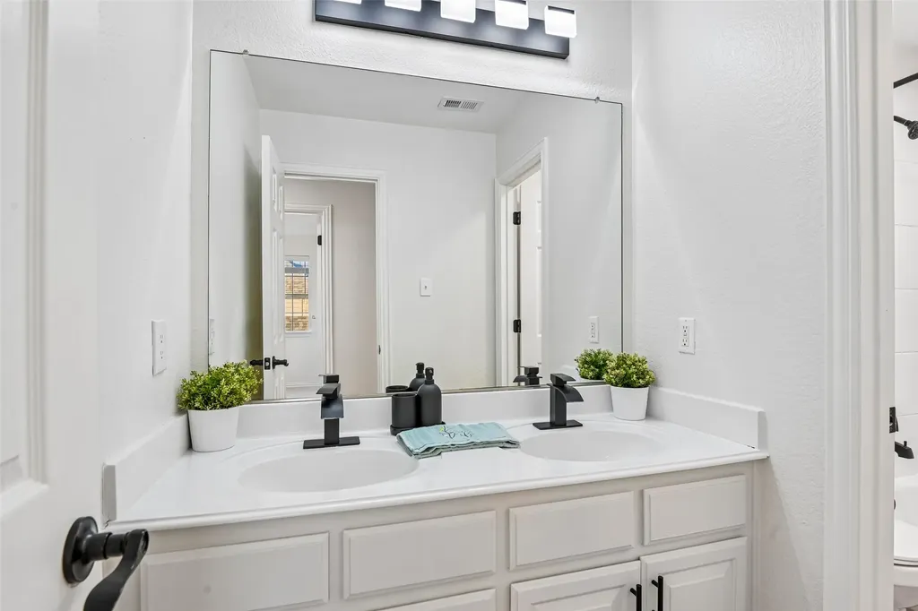 837 Moss Cliff Circle Mckinney TX 75071