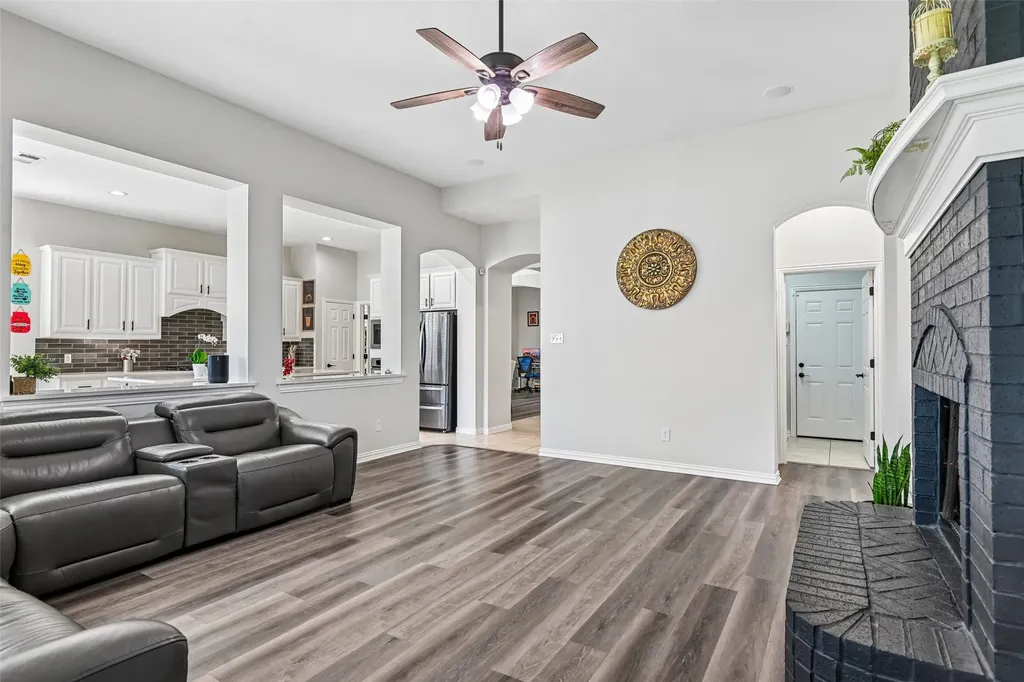 837 Moss Cliff Circle Mckinney TX 75071